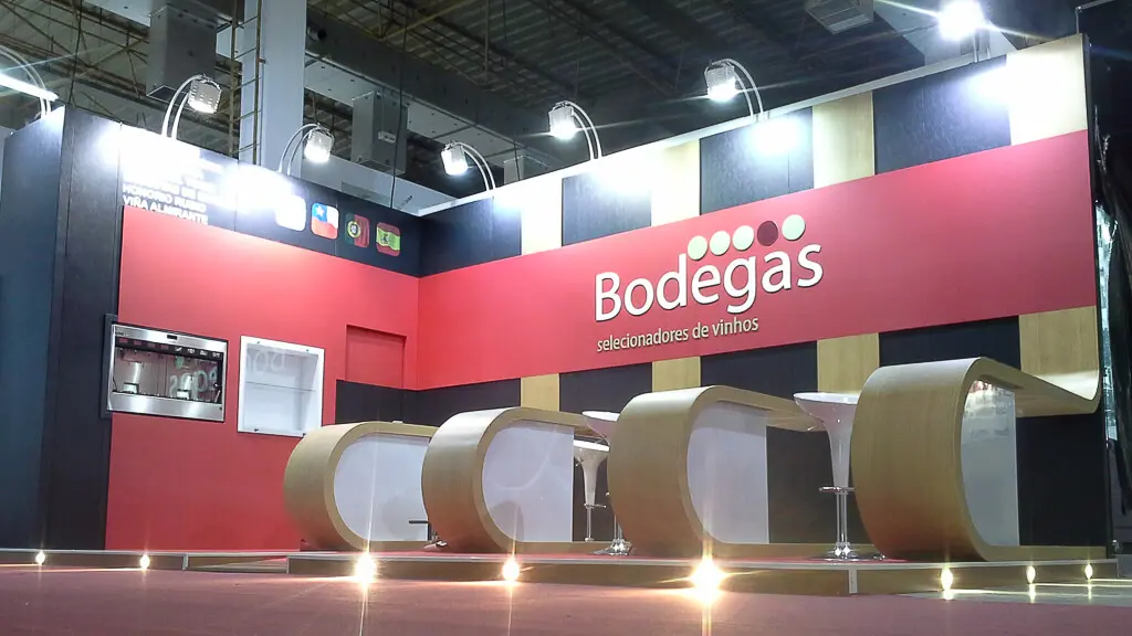 Montagem do stand do expositor Bodegas que executamos na feira Expovinis 2014